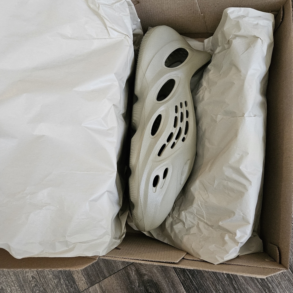 Yeezy foam runner stone salt size 13 GV6840